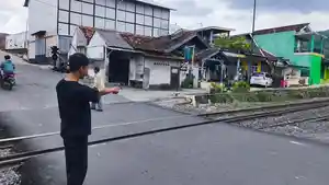 Perlintasan-kereta-api-di-Bandar-Lampung-viral.jpg