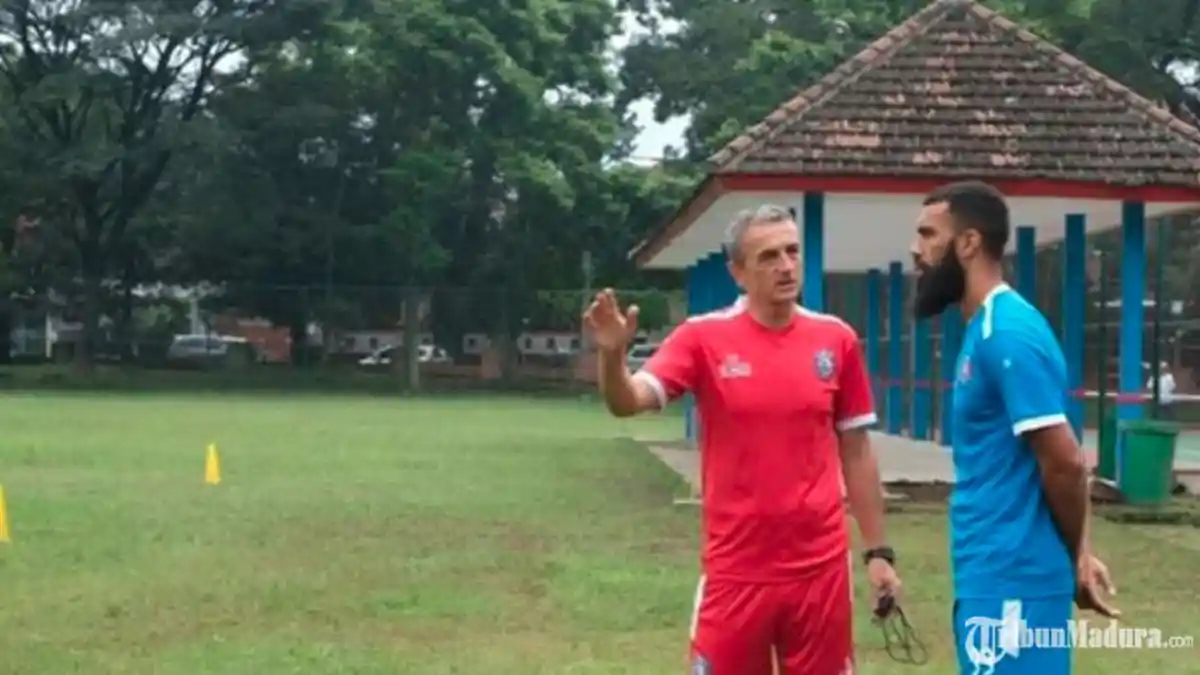 Sylvano Comvalius Latihan Perdana Bersama Skuat Arema FC, Ini yang Dilakukannya Sebelum Bergabung