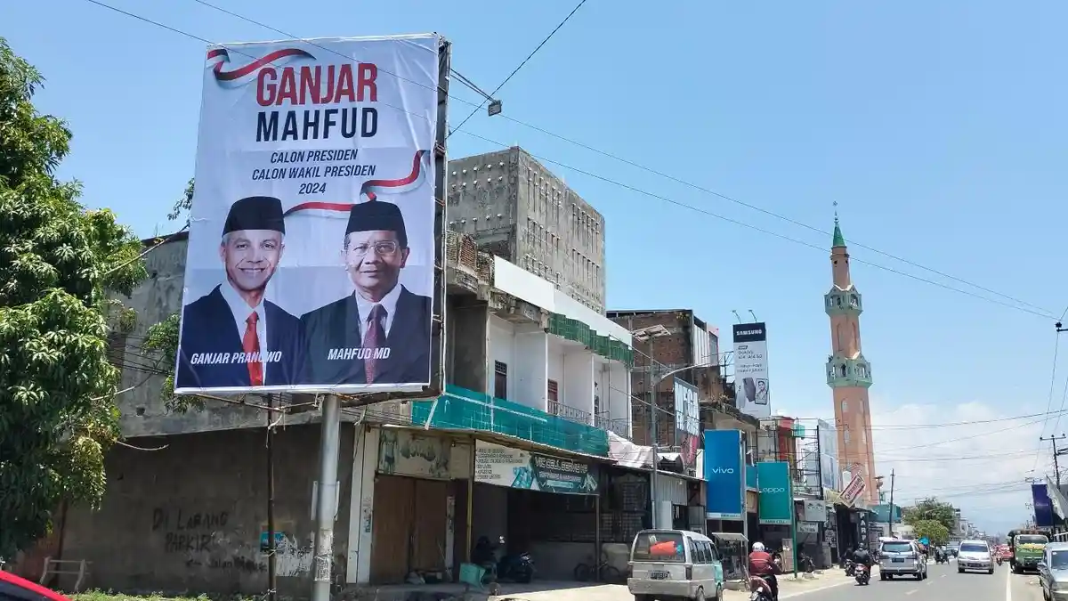 Baliho Capres dan Cawapres, Ganjar-Mahfud Mulai Muncul di Wonomulyo Polman