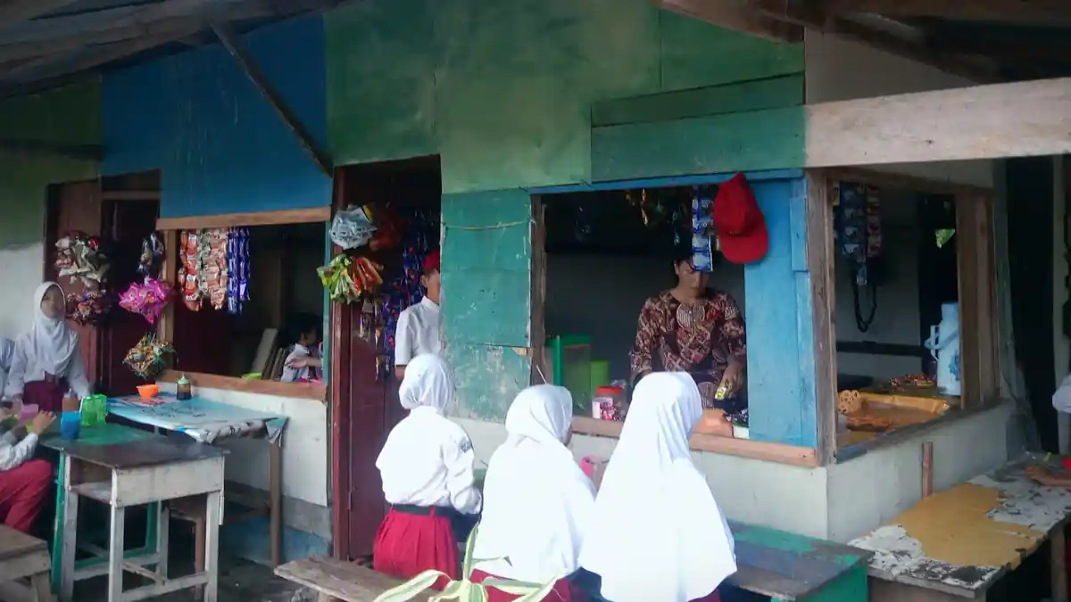 Cerita Pemilik Kantin SD di Natuna Kena Bobol Maling Dua Kali, Jasmah ...