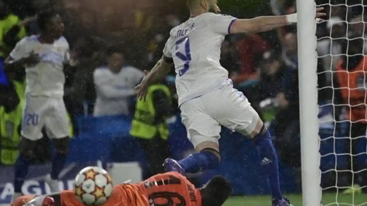 Kalah di 'Perang Kepala', Chelsea Dipermalukan Real Madrid, Blunder Kiper Mendy Disambar Benzema
