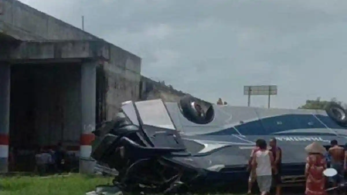 Penyebab Bus Terjun Bebas dari Atas Tol Trans Jawa, Jumlah Korban Belum Diketahui
