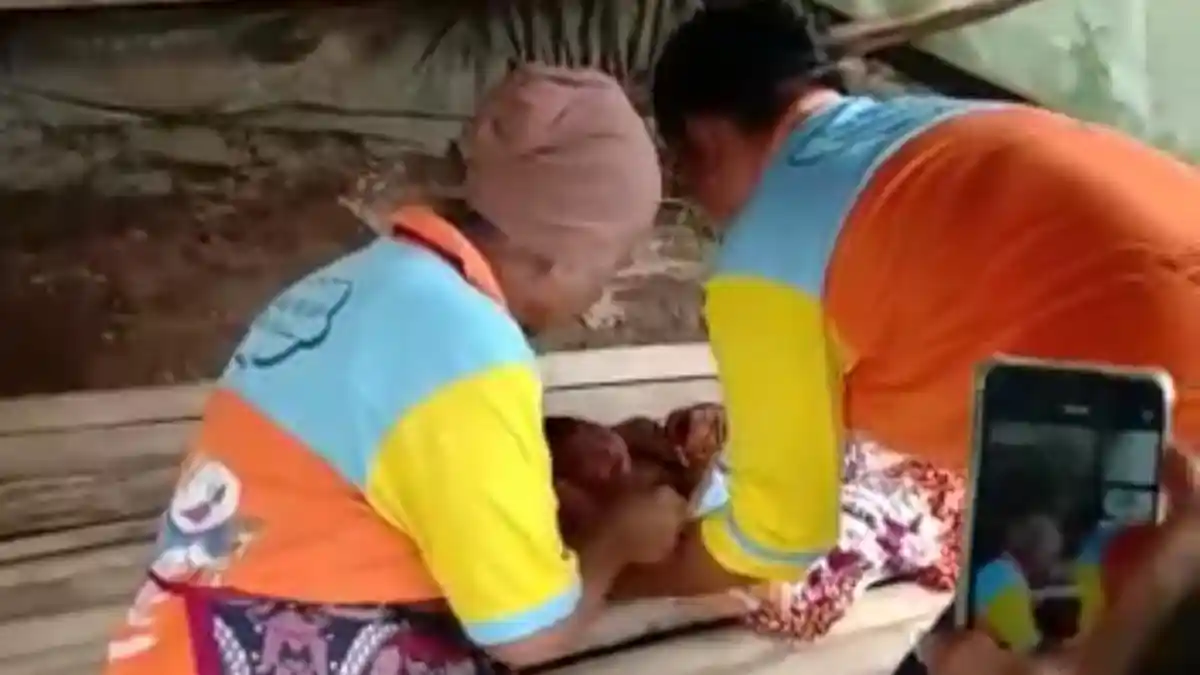 Hampir Dikerubungi Semut, Bayi Tergeletak di Semak Pinggir Jalan Mijen Bikin Emak-emak Histeris