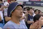 foto-viral-AI-edit-foto-ala-penonton-sepak-bola-dan-baseball-KBO-Korea.jpg