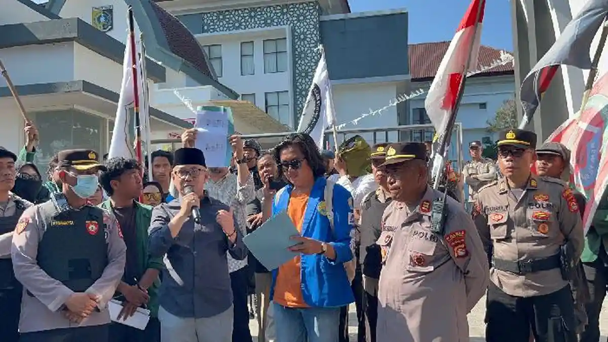 Ketua DPRD Lombok Timur Janji Tindaklanjuti Tuntutan Aliansi Bumi Patuh Karya Memanggil