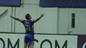Selebrasi-Tyronne-del-Pino2.jpg