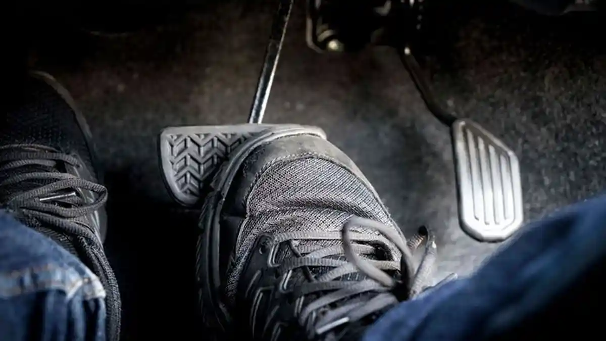 Jangan Panik, Berikut Langkah Tepat saat Alami Rem Blong pada Mobil