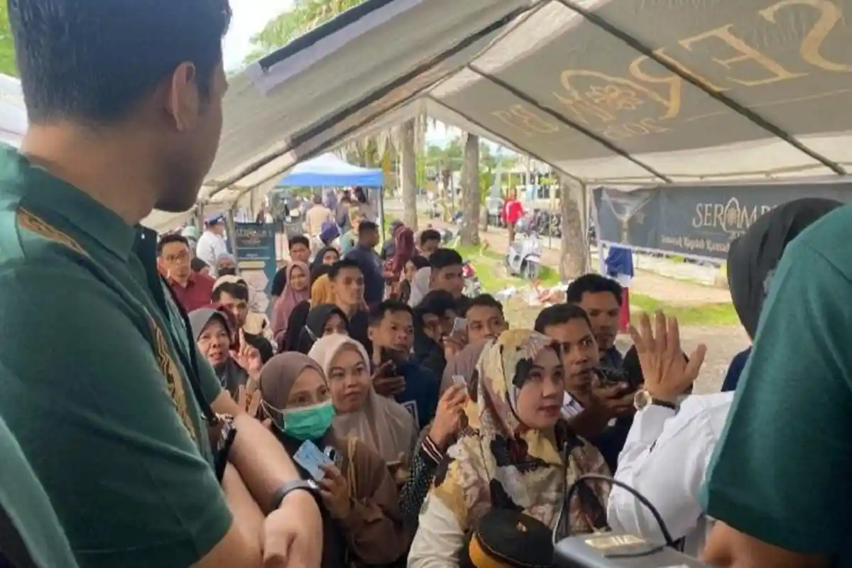 Warga Mamuju Antusias Tukar Uang Baru di Ahmad Kirang,