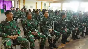 Danrem-042Gapu-Brigjen-TNI-Rachmad-memberikan-pengarahan-kepada-penyelenggara.jpg