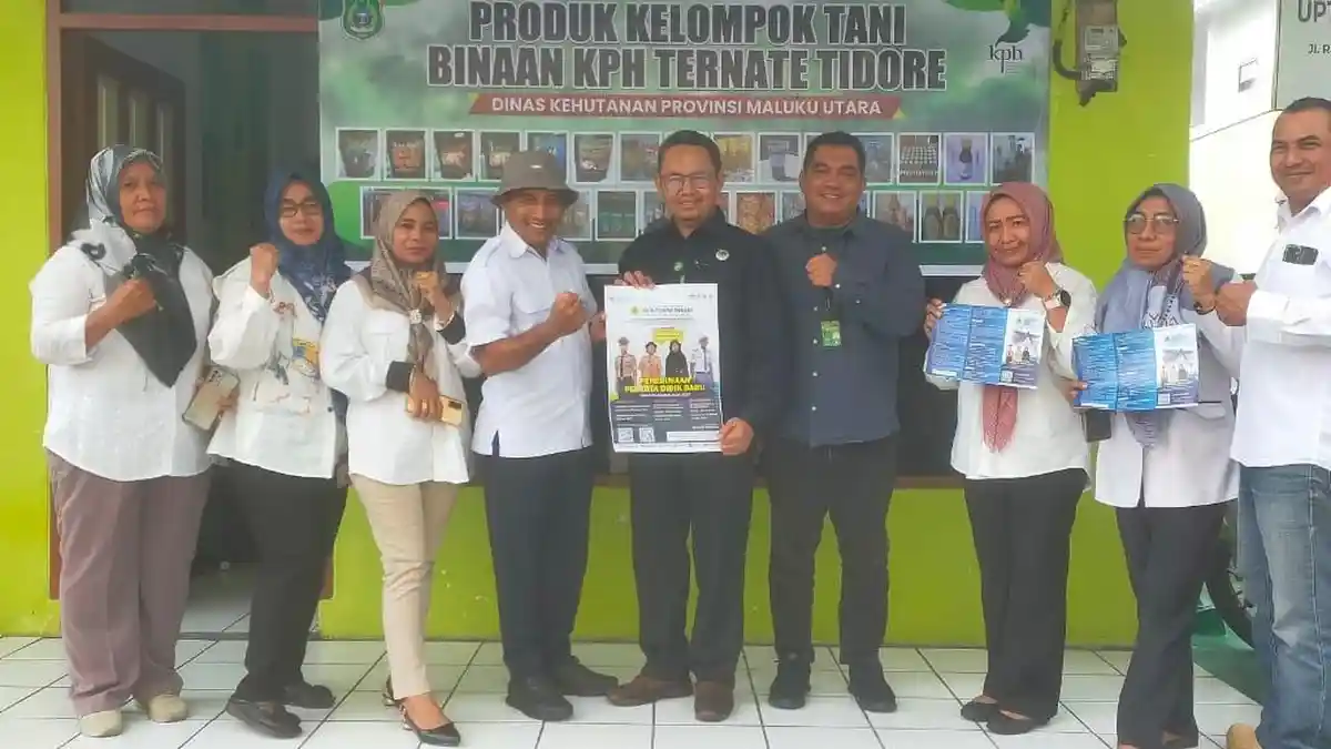 Biaya Gratis, SMK Kehutanan Negeri Makassar Sosialisasi PPDB Hingga Ternate dan Sofifi - Bersama-keluarga-besar-KPH-Ternate-Tidore.jpg