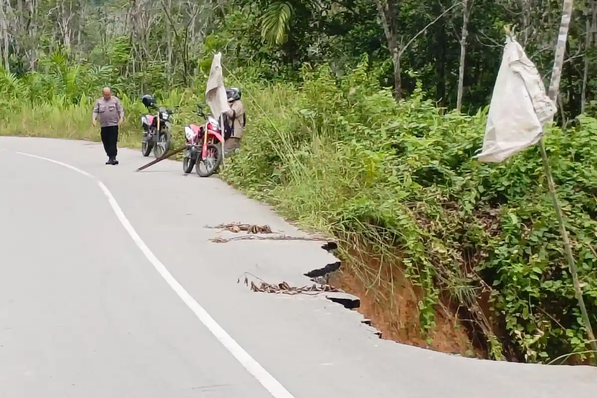 BPBD Imbau Masyarakat Sanggau dan Melawi Tetap Waspada Terjadinya Longsor