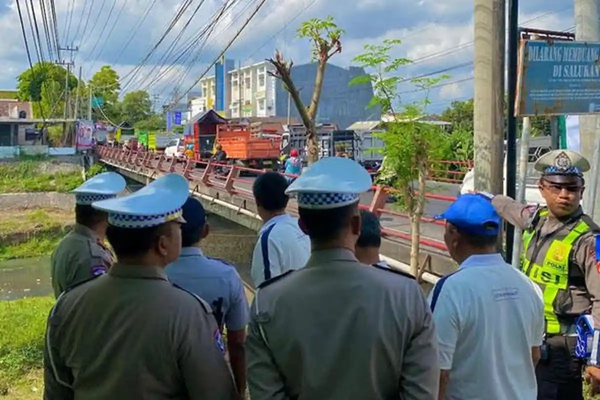 Satlantas Polres Lumajang Minta Pengalihan Arus Lalu Lintas Lewat Jembatan Gladak Abang Ditangguhkan
