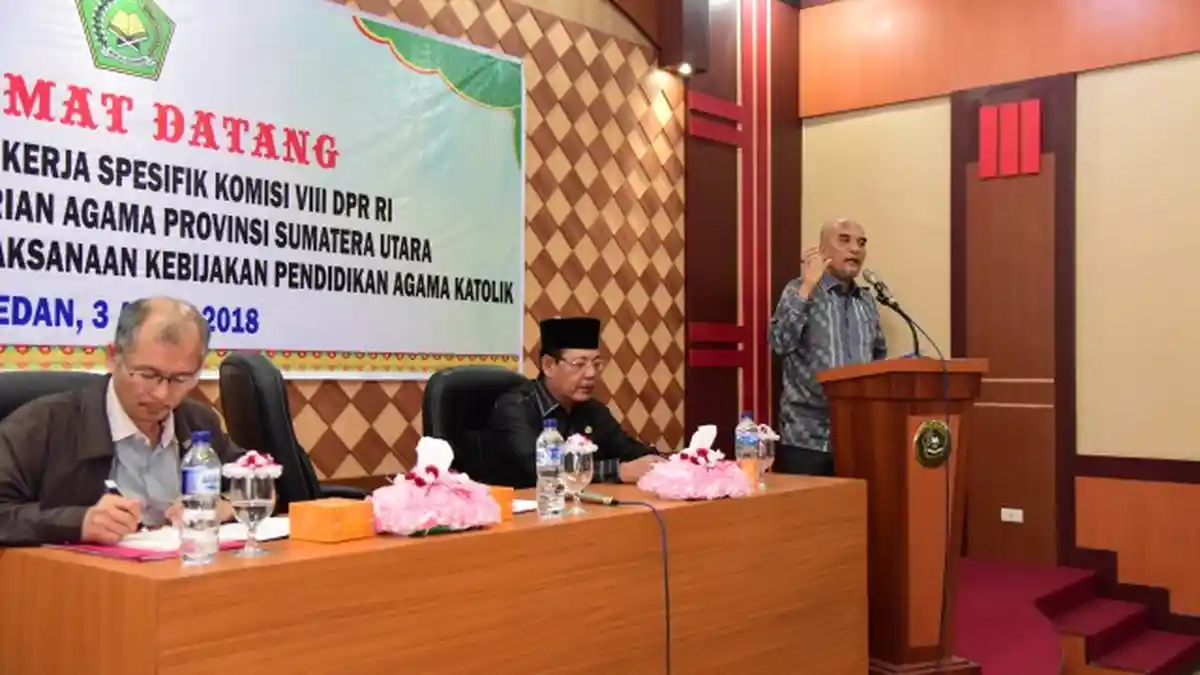 Komisi VIII Salurkan Bantuan Kepada Gereja Katolik di Sumut