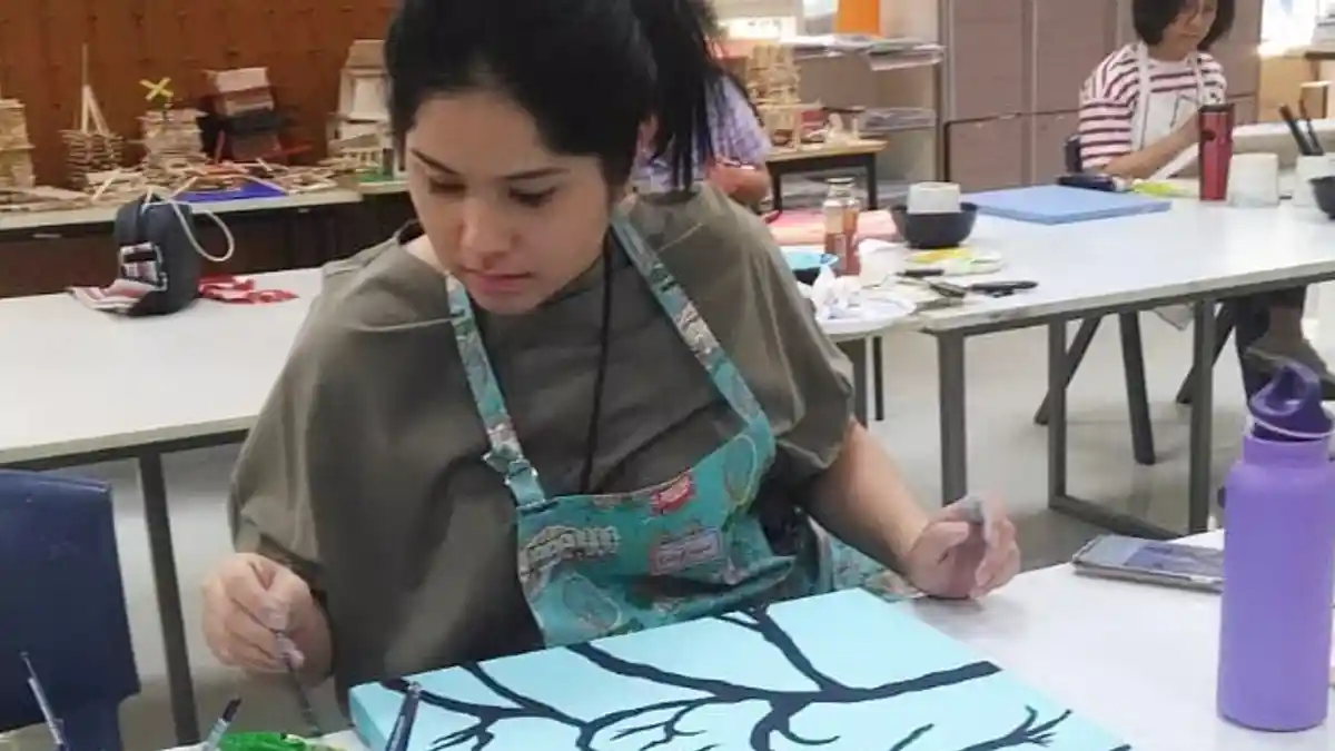 Potret Annisa Pohan Ala ‘Emak-emak’, Joget Pakai Daster Sambil Cuci Piring, Reaksi AHY Ikut Terekam