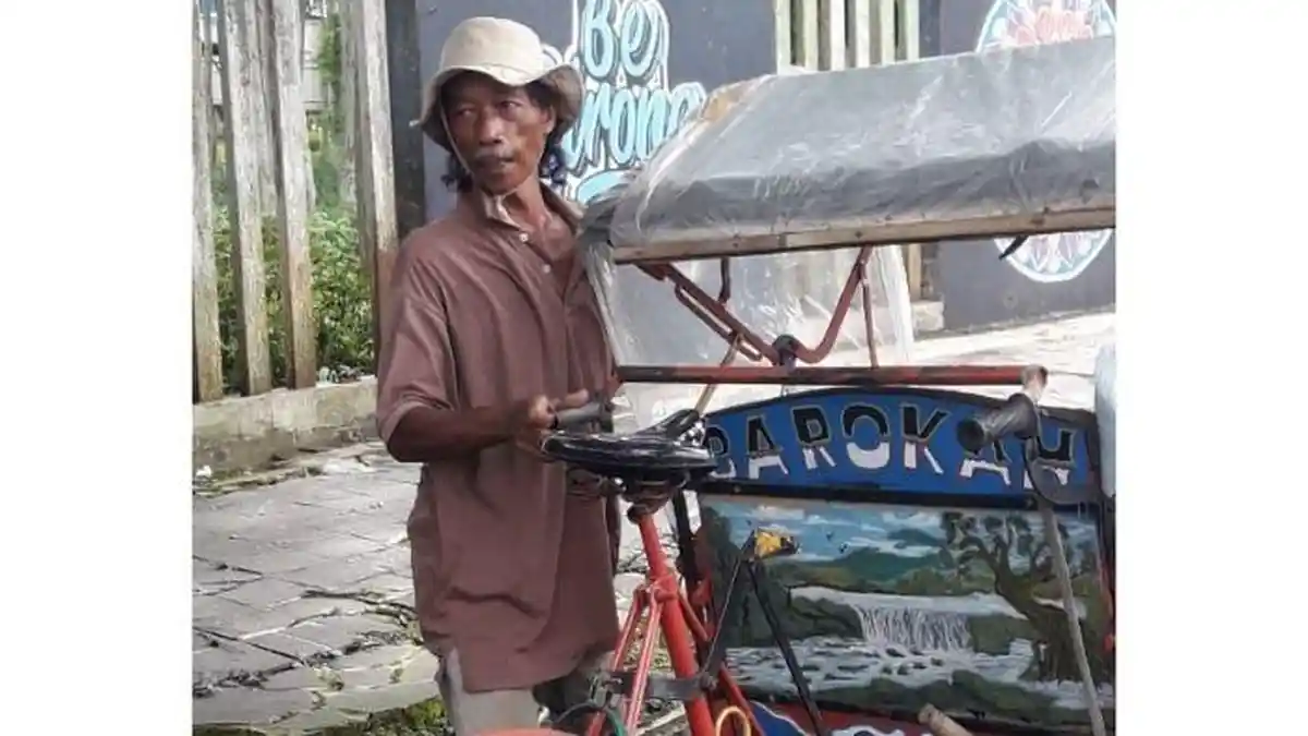 Ganjar Pindahkan Pengayuh Becak yang Tidak Punya Rumah ke Panti Sosial