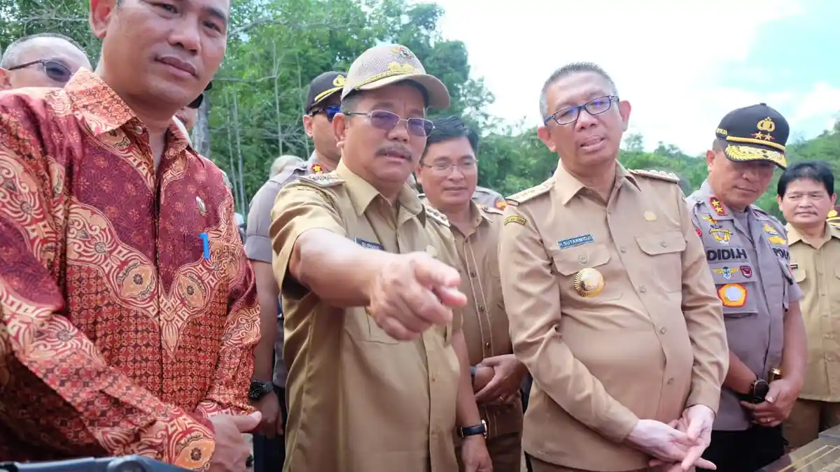 Bupati dan Ketua DPRD Sekadau Teken Prasasti Launching Pembangunan SPN Polda Kalbar di Singkawang