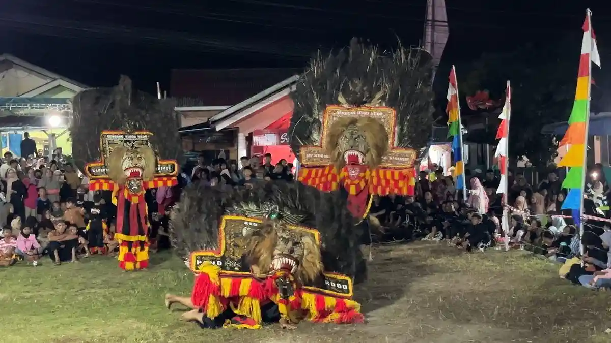Malam Satu Suro di Karimun Makin Meriah dengan Atraksi Reog Khas Ponorogo