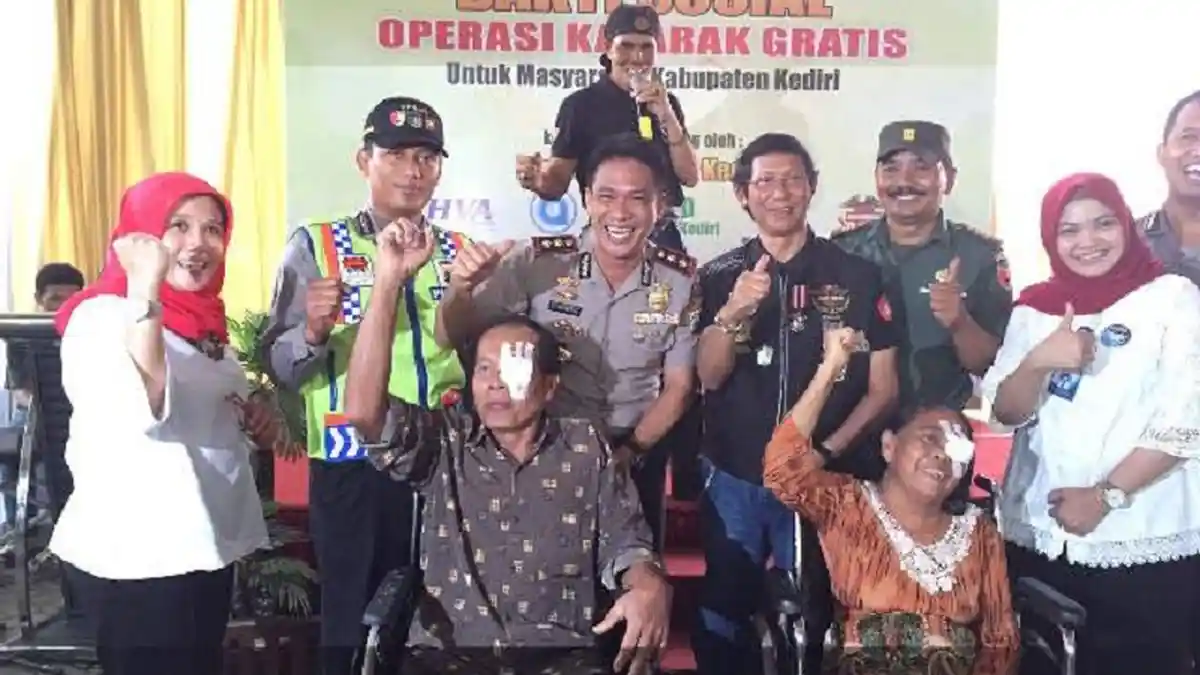 Serunya Kolaborasi Polres Kediri dan HDCI Kediri Raya di Operasi Katarak Gratis