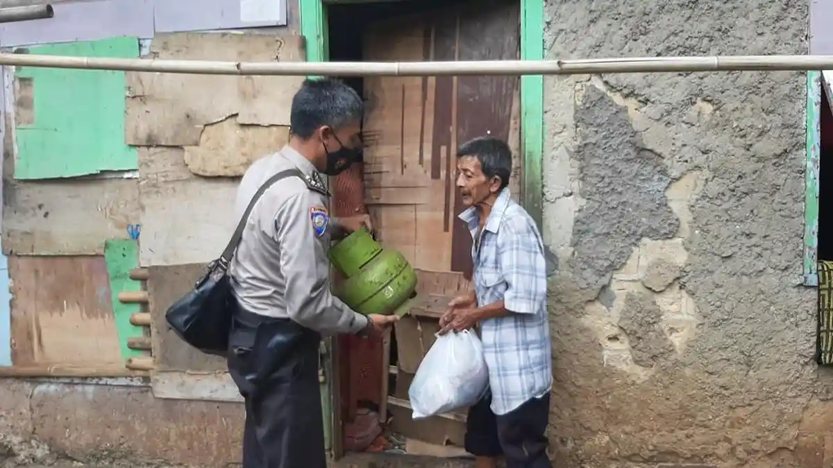 Gas LPG Gratis Bagi Asmat dan Yati Warga di Desa Bojonggede Bogor
