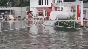 SPBU-TUTUP-DI-CENGKARENG-KARENA-BANJIR.jpg