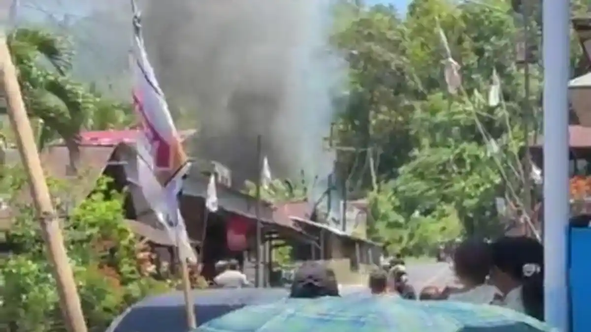 Bangunan Sekretariat Partai Hanura di Munte Minsel Sulawesi Utara Terbakar
