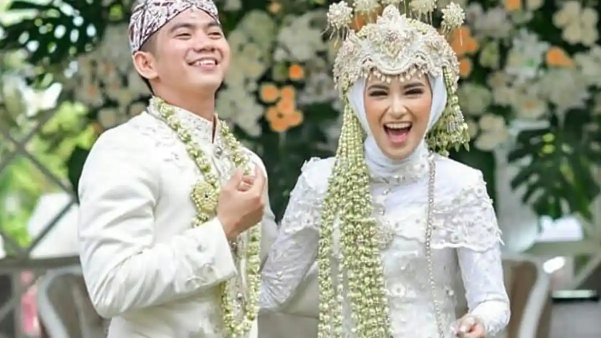 Rumah Tangganya Diisukan Retak, Rizki D Academy Minta Doa Semua Orang, Nadya Malah Bagi-bagi Hadiah