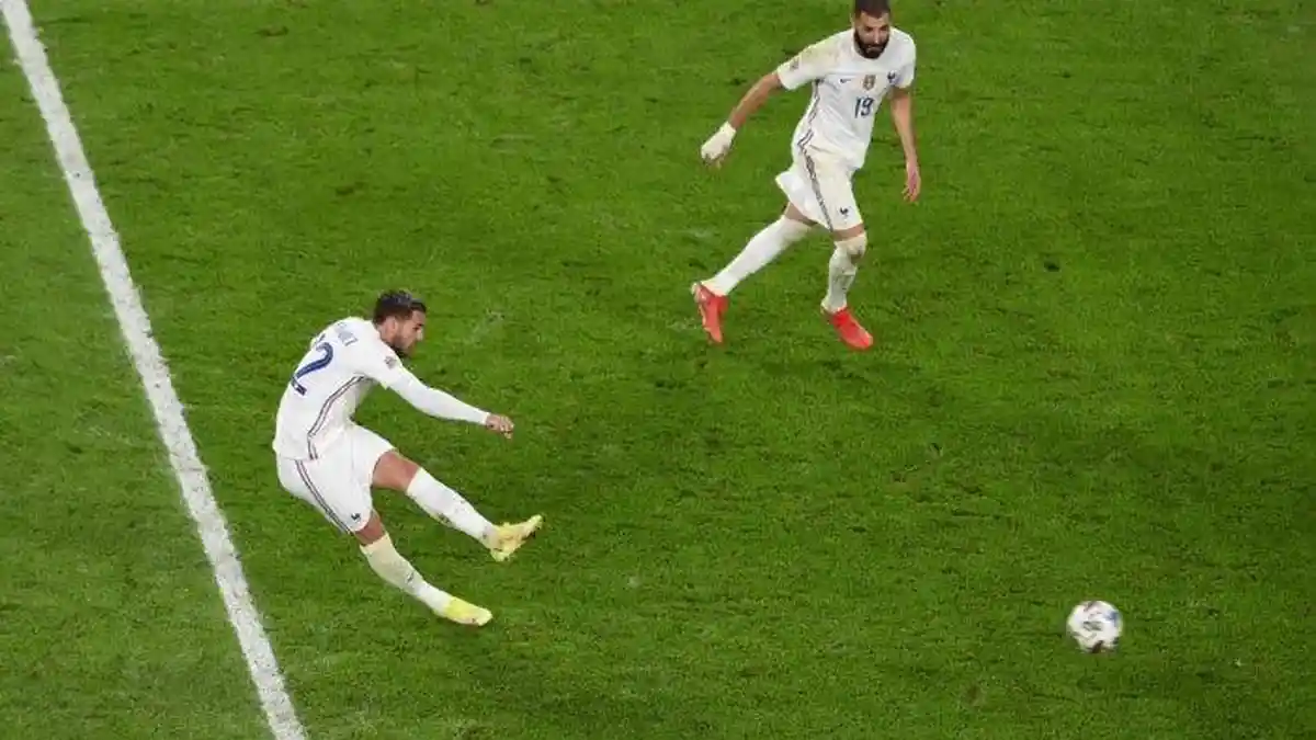 Didier Deschamp Lontarkan Kritik Soal Posisi Theo Hernandez, Sebut Pemain AC Milan Ini Begini