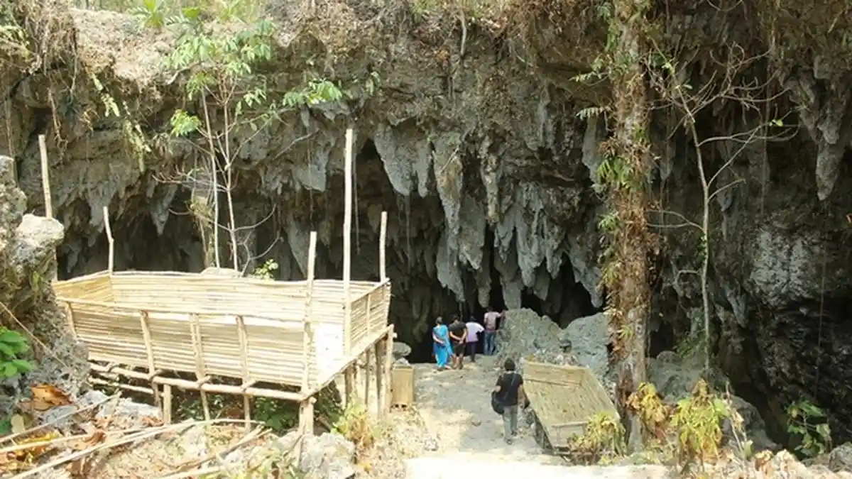 Goa Hawang di Pulau Kei Kecil Ini Konon Menyimpan Misteri