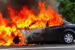 Ilustrasi-mobil-terbakar.jpg