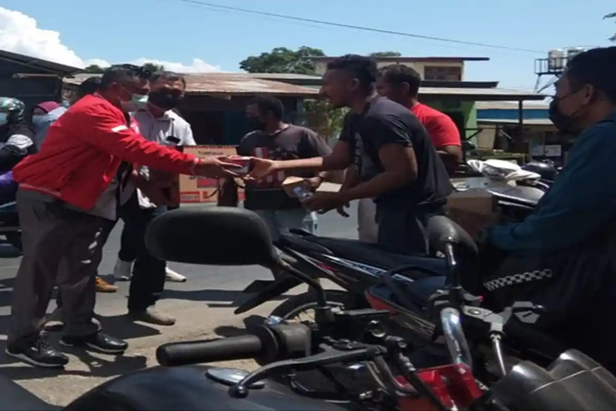 DPD PSI Kota Kupang Salurkan Ratusan Bantuan Rice Box