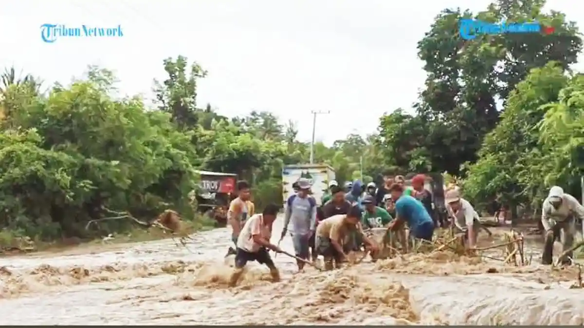 Dusun Propok Sumbawa Banjir, Arus Lalu Lintas Sempat Macet