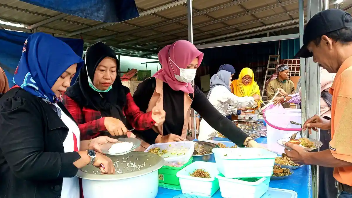 Tiap Jumat, Ikawangi dan Jember Bersatu Berbagi Sarapan Gratis di Tanjungpinang