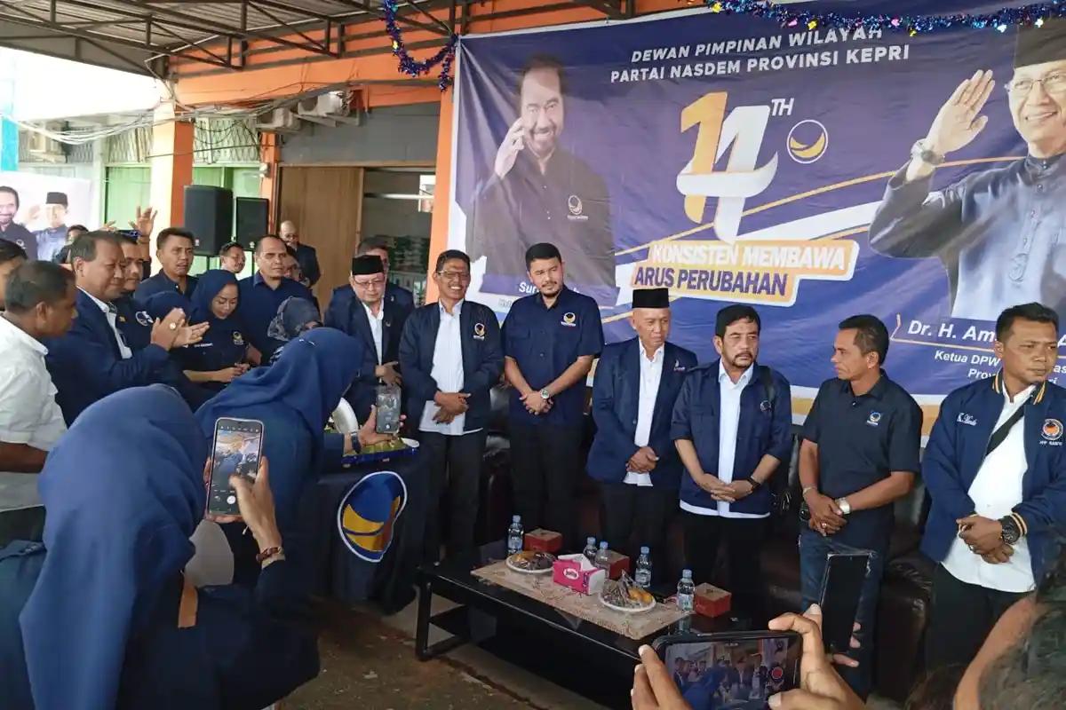 DPW NasDem Kepri Rayakan HUT ke-14 dengan Berbagi Sembako dan Pengobatan Gratis