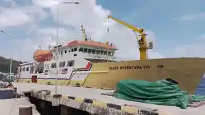 KM-Sabuk-Nusantara-saat-berlabuh-di-Pelabuhan-Tarempa.jpg