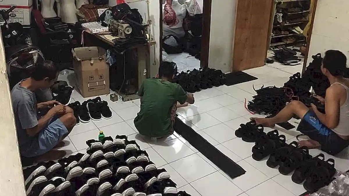 Pengusaha Sepatu Sneakers di Cibaduyut Isolasi Karyawan dan Terus Berproduksi daripada Merumahkan