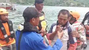 EVAKUASI-NELAYAN-HILANG-DI-KECAMATAN-SOROMANDI.jpg