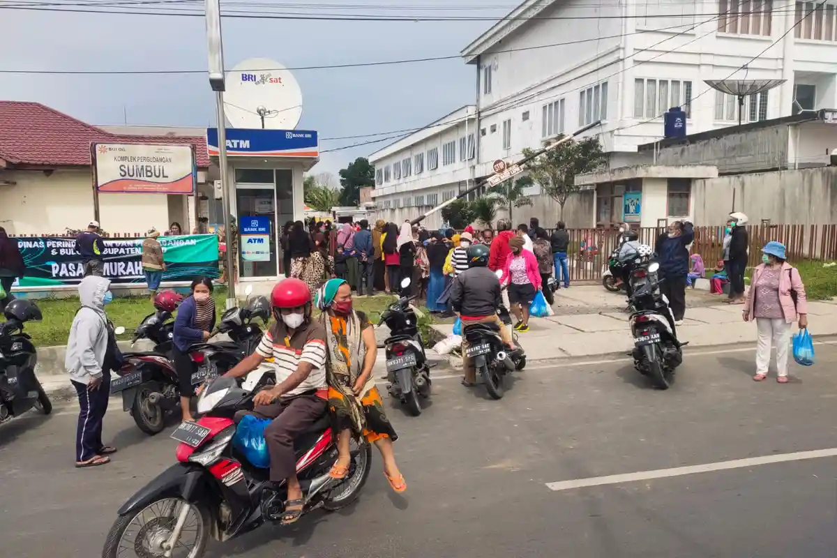 DISERBU Warga, Stok 1.700 Liter Minyak Goreng di Gudang Bulog Kabanjahe Habis dalam Waktu Singkat