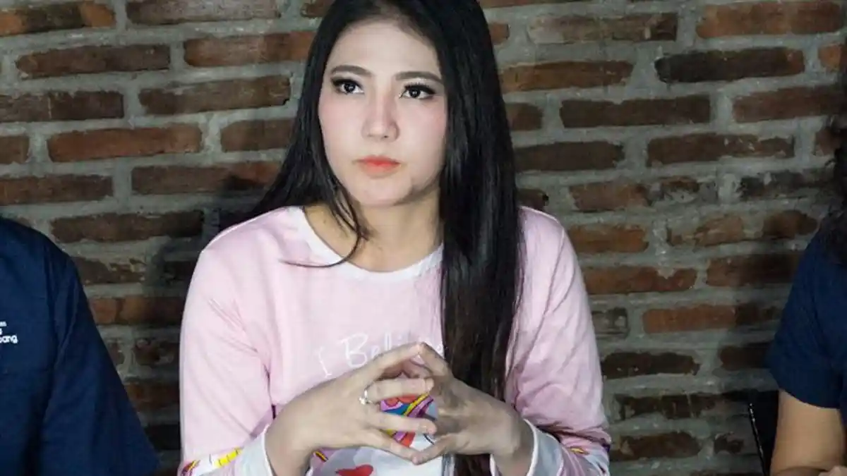 Adiknya Positif Terinfeksi Virus Corona, Via Vallen dan Keluarga Lakukan Isolasi Mandiri di Rumah