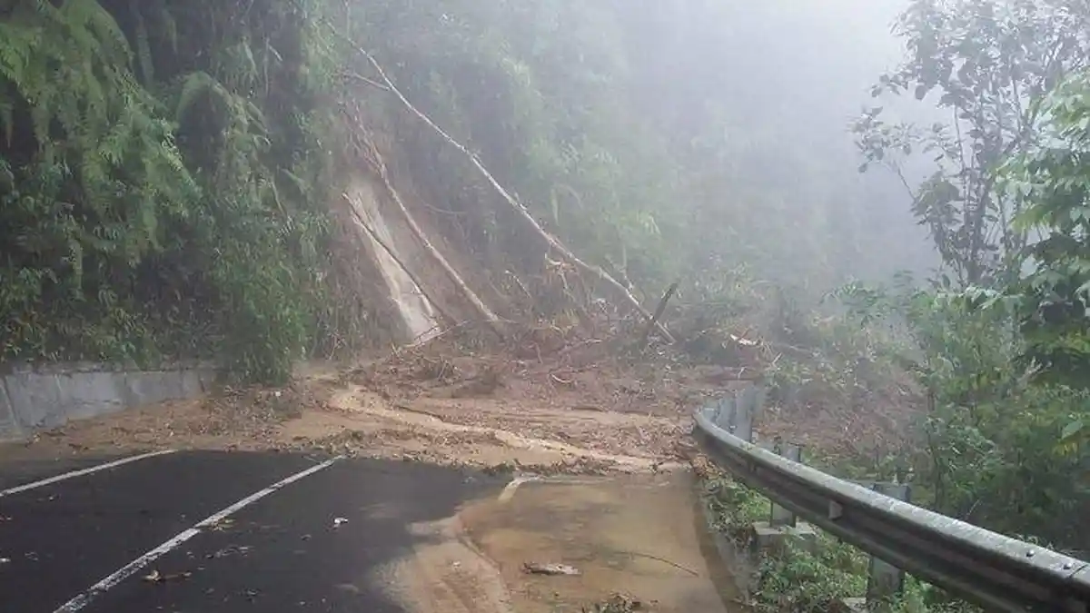Jalan Nasional Aceh-Medan di Dairi Tertimbun Longsor