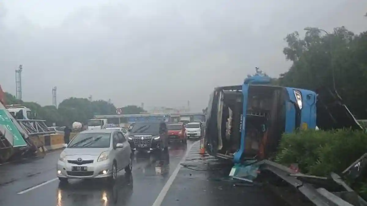 Kecelakaan Bus Damri di Jalan Tol Sedyatmo Dipicu Sopir Mengantuk