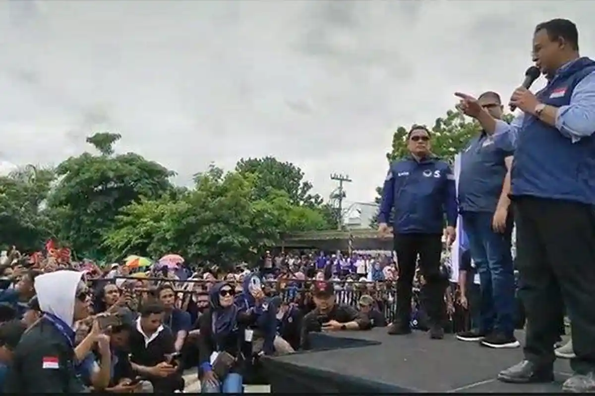 Warga Berjubel Sambut Kedatangan Anies Baswedan di Lapangan Serasuba Kota Bima NTB