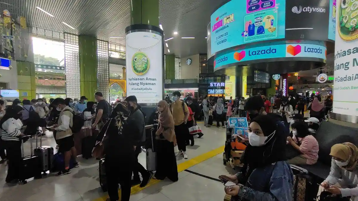 Pagi Ini Stasiun Gambir Dipadati Pemudik, Begini Situasinya