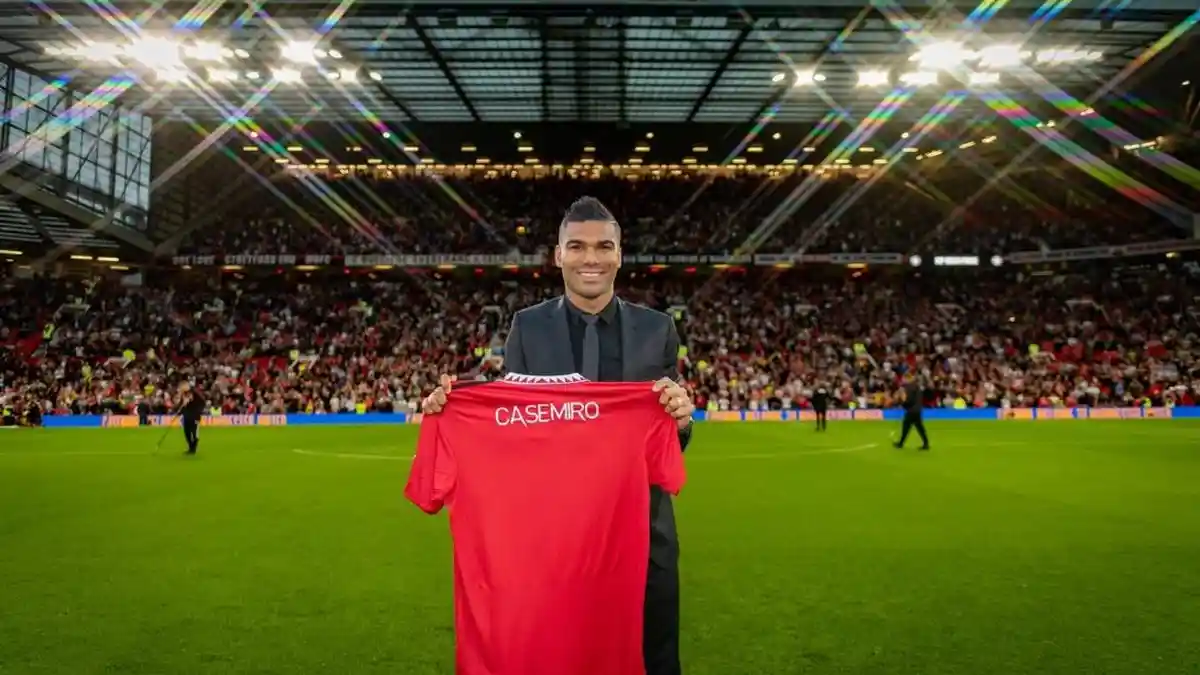 LIGA INGGRIS - Casemiro Mau Gabung Man United, Rayuan Maut Erik ten Hag Ini yang Buatnya Tertarik