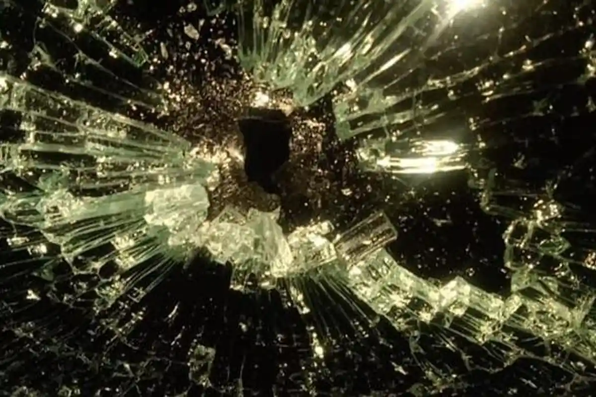 Tidur di Truk Demi Antre Solar, Sopir di Sorong Kaget Dengar Tembakan, Kaca Pecah Ditembus Proyektil