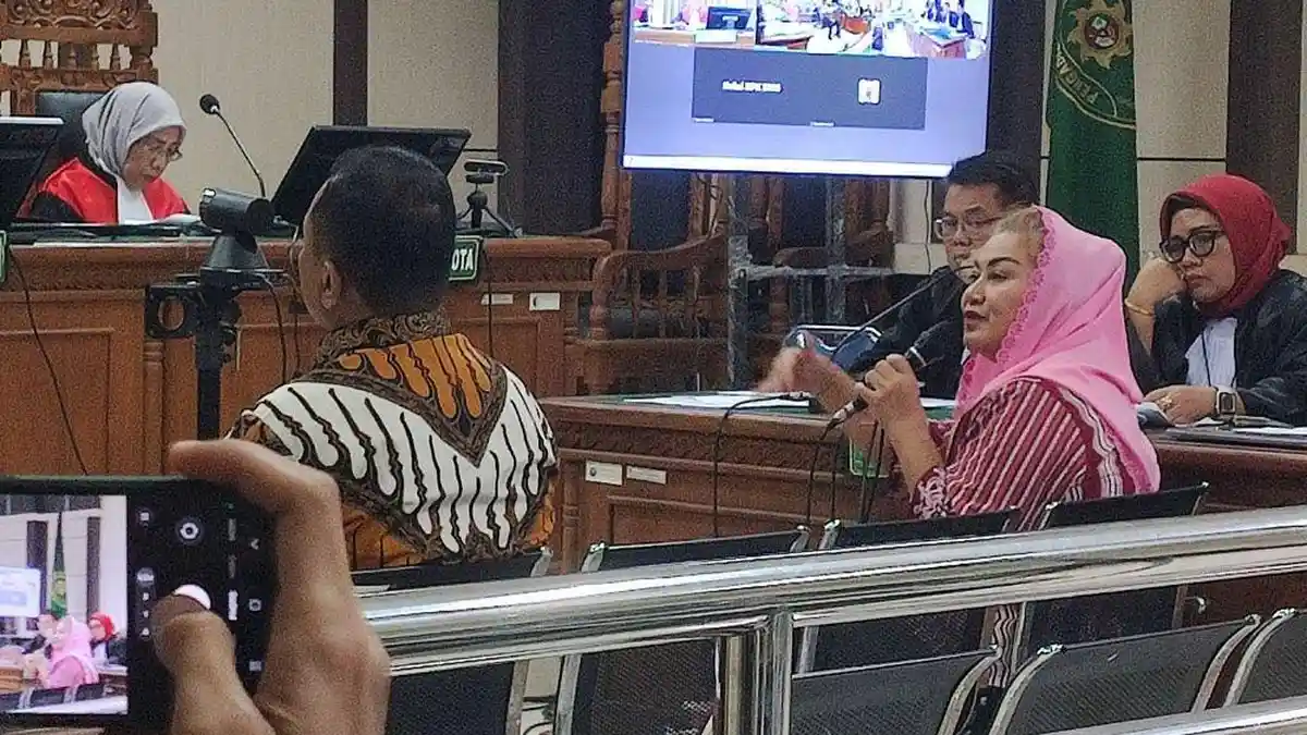 Mbak Ita Nangis Sebut Pisahkan Kehidupan Pribadi dan Jabatan, Tapi Biarkan Suami Atur Proyek