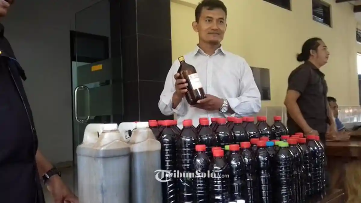 Haryono Jualan Jamu Beralkohol karena Sulitnya Mengurus Izin