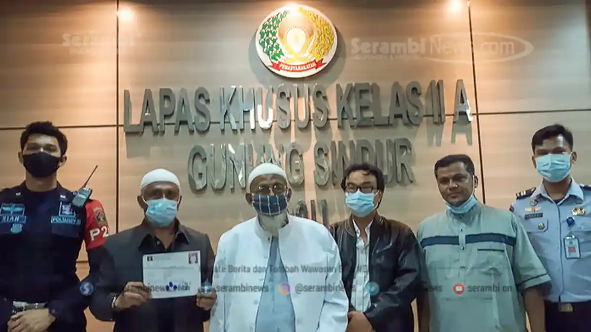 FOTO - Pembebasan Abu Bakar Baasyir Setelah Dihukum 15 Tahun Penjara di LP Khusus Gunung Sindur - abu-bakar-baasyir-7.jpg