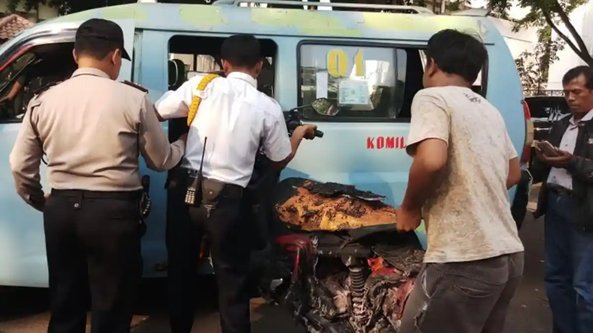 Motor yang Terbakar di Kementerian Luar Negeri Karena Korsleting Listrik
