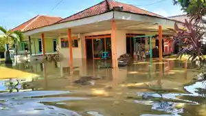 Banjir-Rendam-Kabupaten-Sumenep_20250517_154907.jpg
