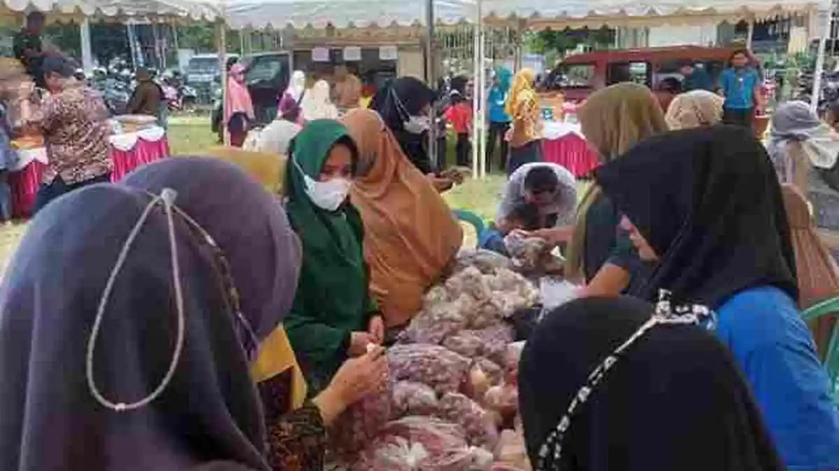 Mak-mak Serbu Pasar Murah di Kompleks Perkantoran Pemprov Bangka Belitung